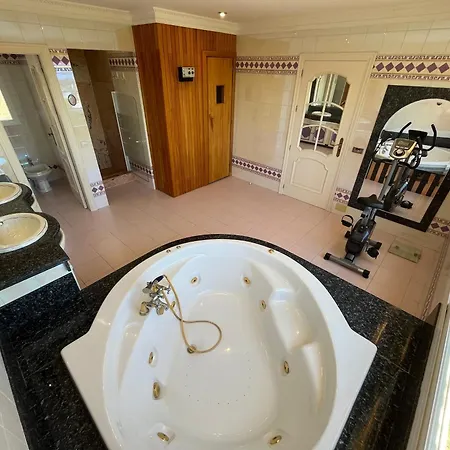 Luxurious 6 Min From With Sea Views *