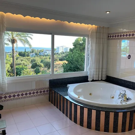 Luxurious 6 Min From With Sea Views *